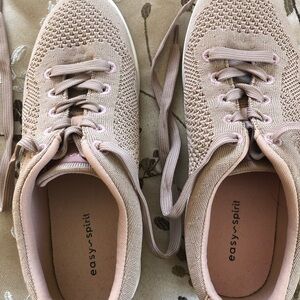 Women’s Easy Spirit Size 7W tennis shoes